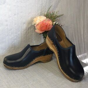 Vintage BASTAD CLOGS from Switzerland navy blue leather size 37 / 6.5 to 7 US